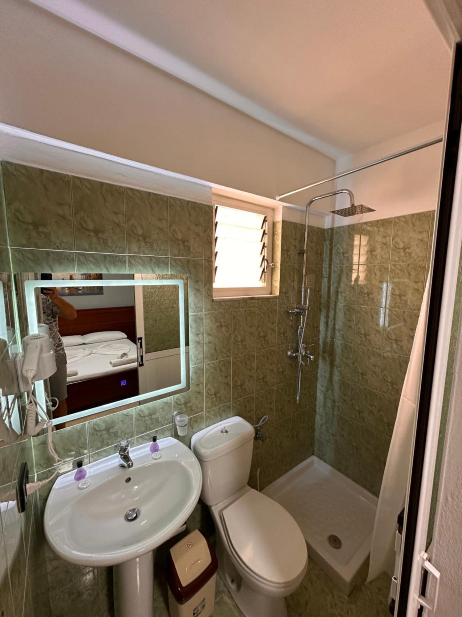 Hotel Venera Sarande Bagian luar foto