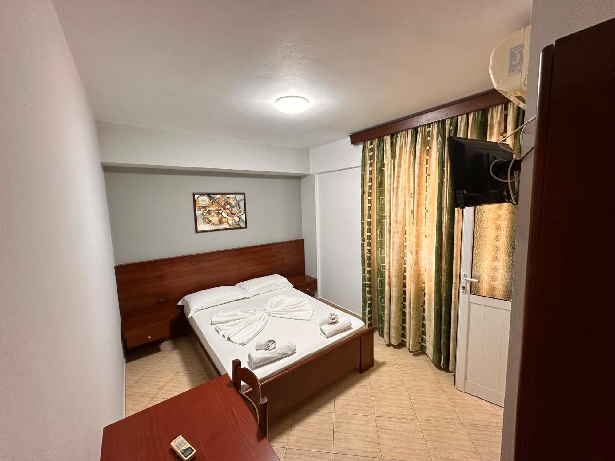 Hotel Venera Sarande Bagian luar foto